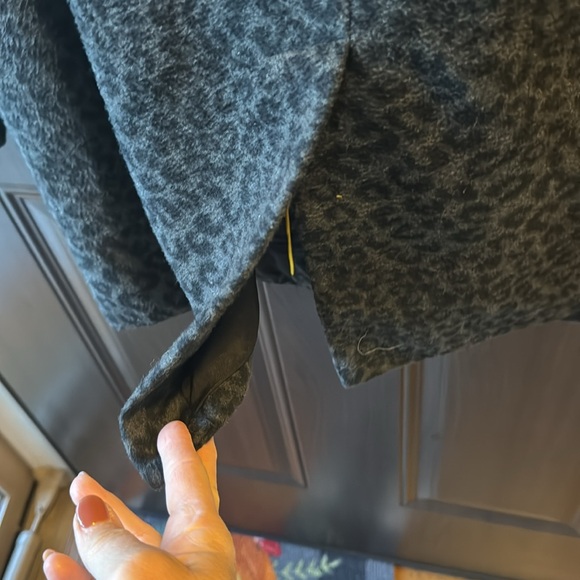 Liz Claiborne leopard print coat - Picture 4 of 6